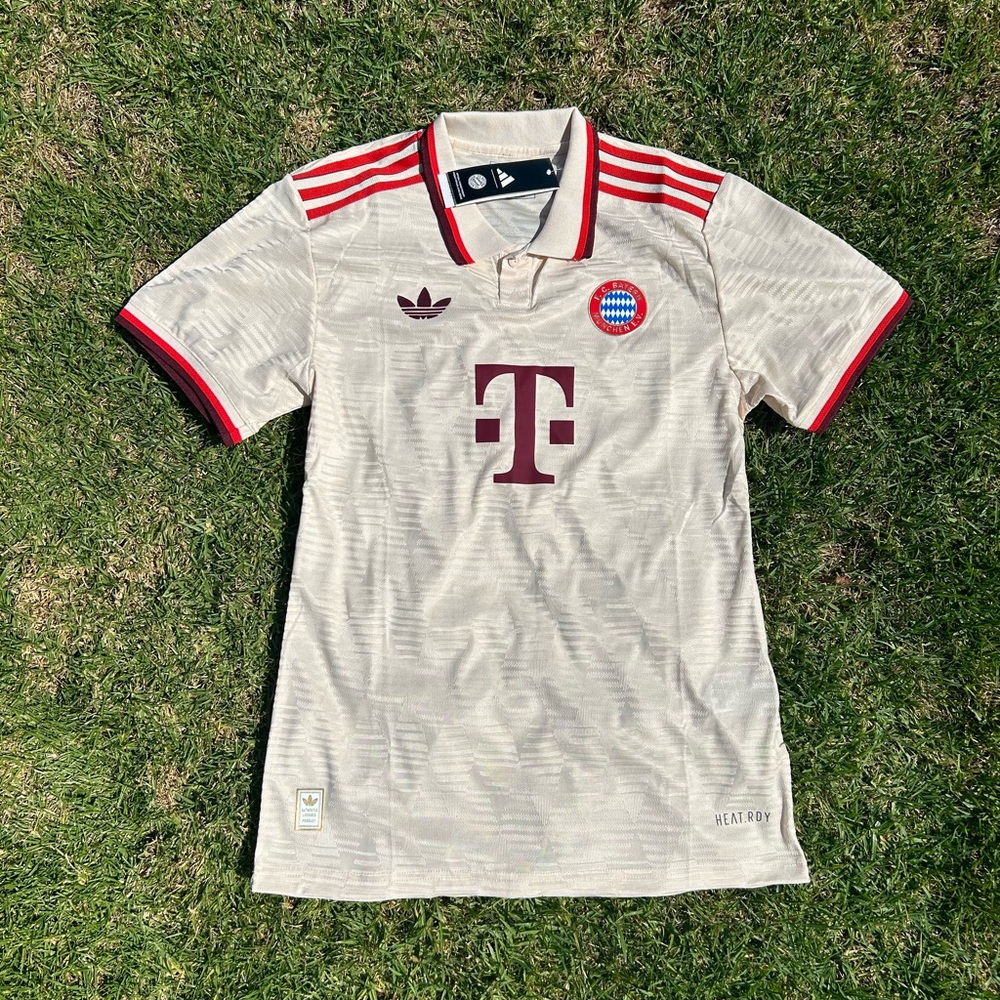 24/25 Bayern Munich Third Player Version Jersey (Large) (MUSIALA #42)